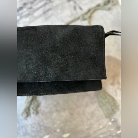 Zara black suede crossbody bag. With chain details, and tassel chain - Picture 4 of 11